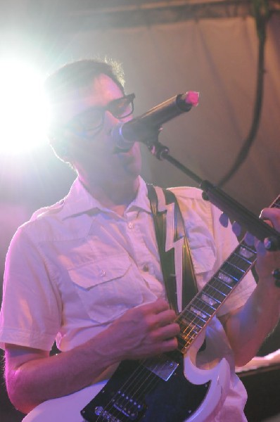 Weezer at Stubb's BarBQ, Austin, Texas 06/07/11 - photo by Jeff Barringer