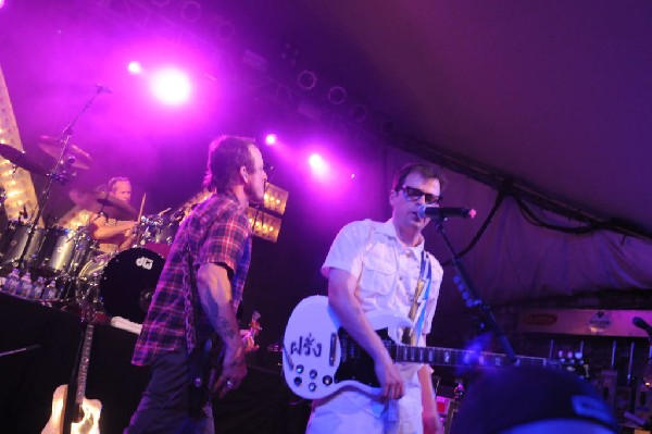 Weezer at Stubb's BarBQ, Austin, Texas 06/07/11 - photo by Jeff Barringer