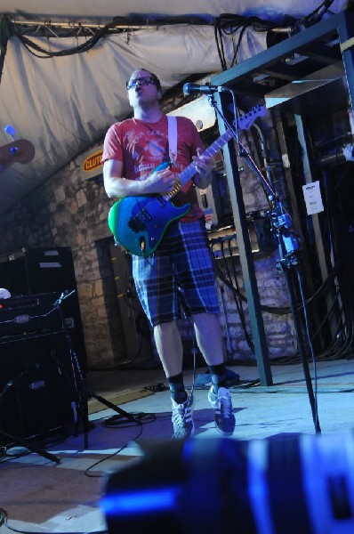 Weezer at Stubb's BarBQ, Austin, Texas 06/07/11 - photo by Jeff Barringer