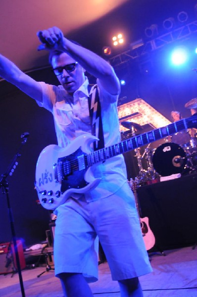 Weezer at Stubb's BarBQ, Austin, Texas 06/07/11 - photo by Jeff Barringer