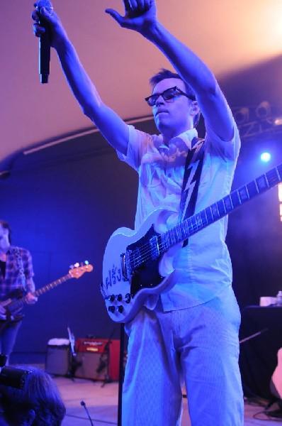 Weezer at Stubb's BarBQ, Austin, Texas 06/07/11 - photo by Jeff Barringer