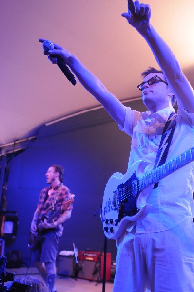 Weezer at Stubb's BarBQ, Austin, Texas 06/07/11 - photo by Jeff Barringer