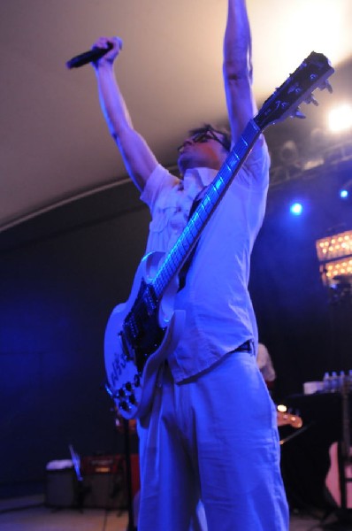 Weezer at Stubb's BarBQ, Austin, Texas 06/07/11 - photo by Jeff Barringer