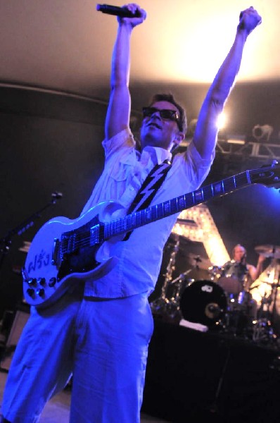 Weezer at Stubb's BarBQ, Austin, Texas 06/07/11 - photo by Jeff Barringer