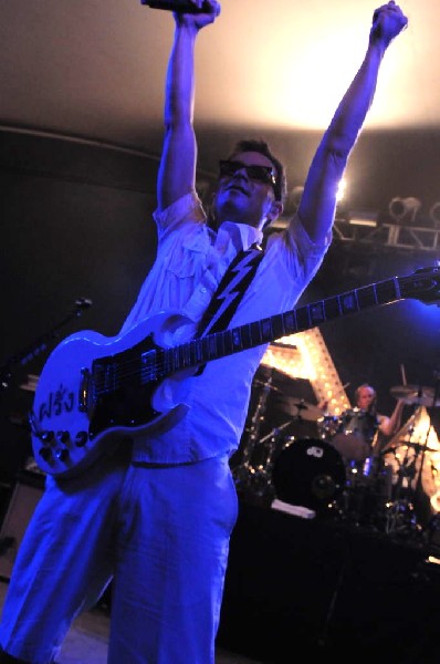 Weezer at Stubb's BarBQ, Austin, Texas 06/07/11 - photo by Jeff Barringer