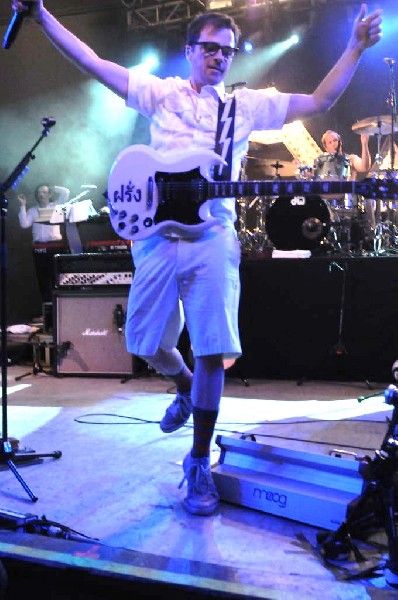 Weezer at Stubb's BarBQ, Austin, Texas 06/07/11 - photo by Jeff Barringer