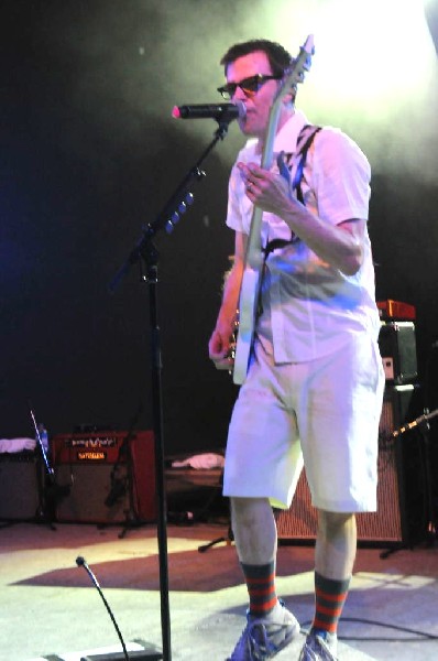 Weezer at Stubb's BarBQ, Austin, Texas 06/07/11 - photo by Jeff Barringer