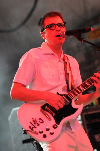 Weezer at Stubb's BarBQ, Austin, Texas 06/07/11 - photo by Jeff Barringer