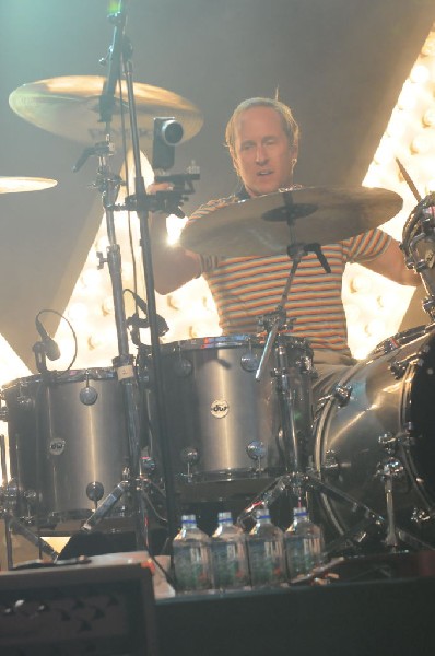 Weezer at Stubb's BarBQ, Austin, Texas 06/07/11 - photo by Jeff Barringer