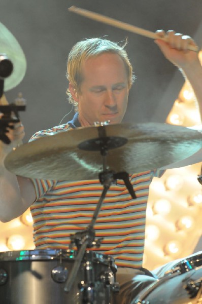 Weezer at Stubb's BarBQ, Austin, Texas 06/07/11 - photo by Jeff Barringer