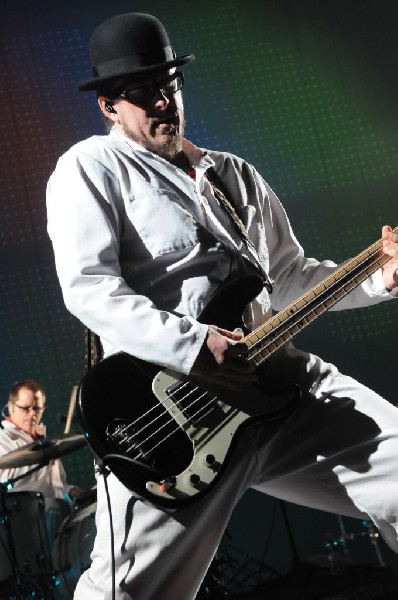 Weezer at the Frank Erwin Center