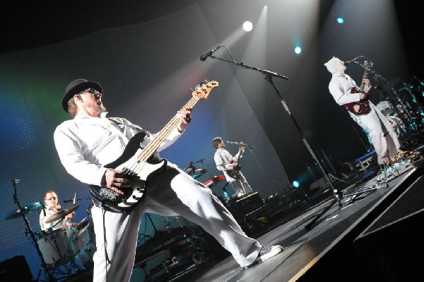 Weezer at the Frank Erwin Center