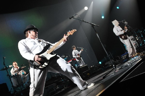 Weezer at the Frank Erwin Center