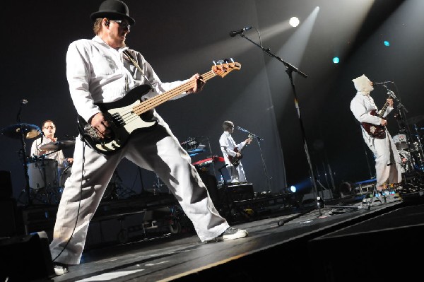 Weezer at the Frank Erwin Center