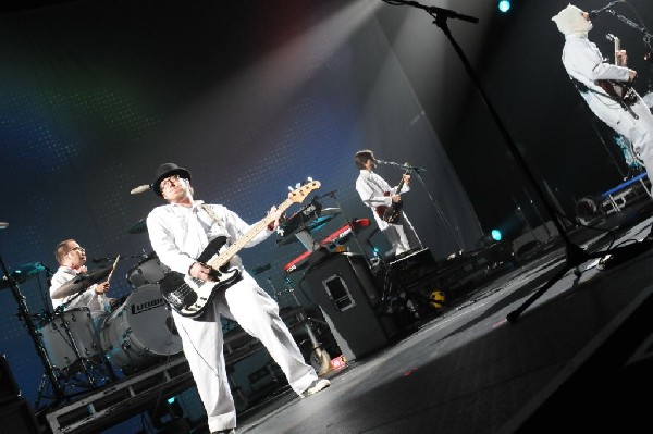 Weezer at the Frank Erwin Center