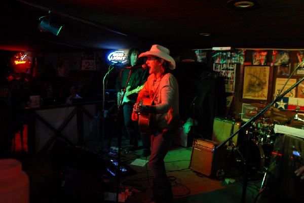 Michael Thomas at Poodies Hilltop Roadhouse, Spicewood Tx