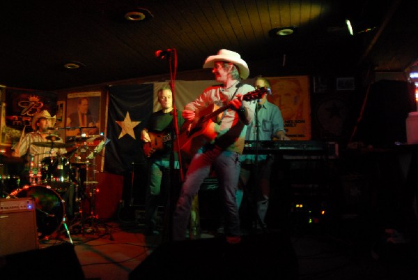 Michael Thomas at Poodies Hilltop Roadhouse, Spicewood Tx